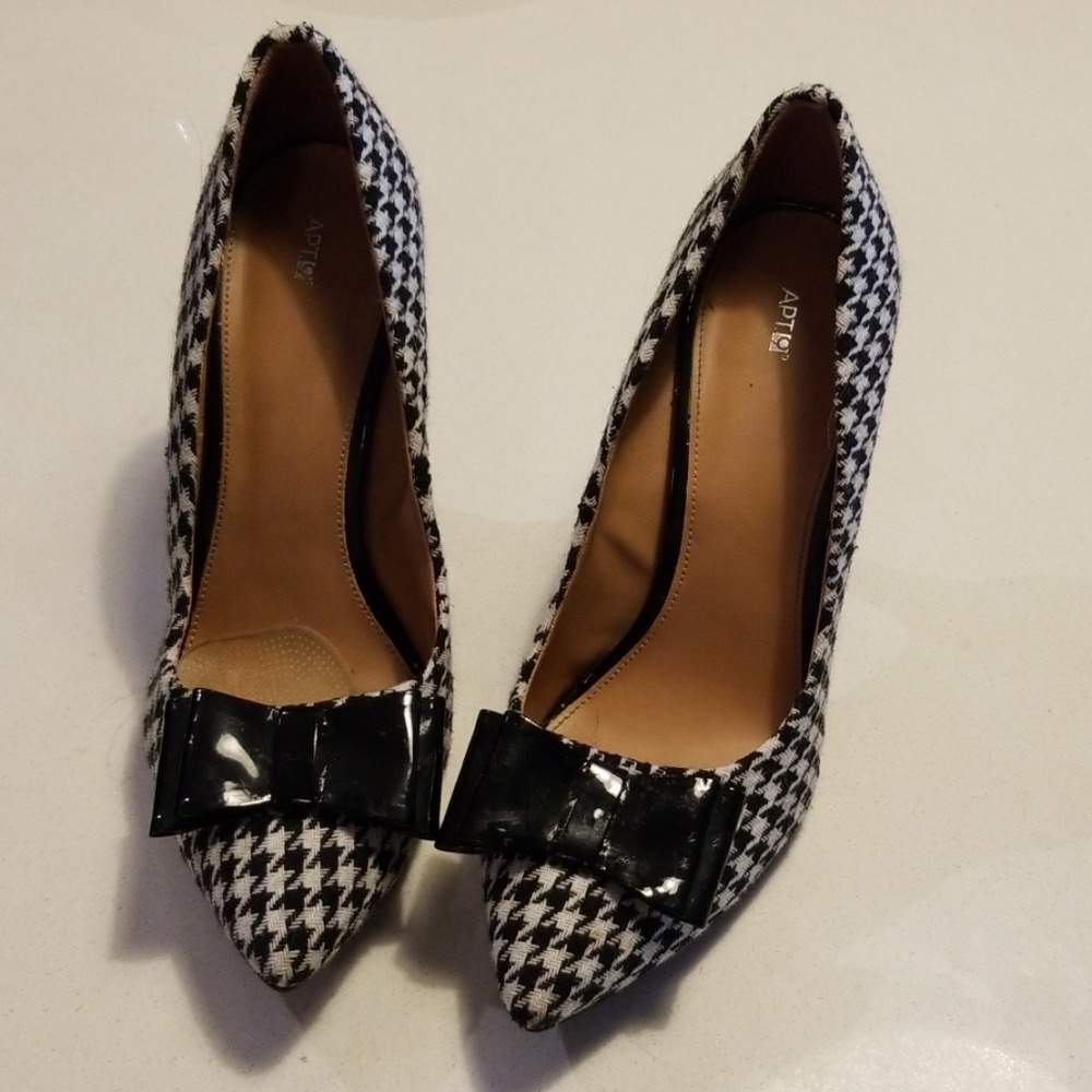 Houndstooth high heels with patent leather bow